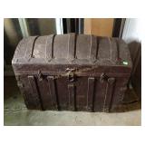 Camel back trunk 38 x 21 x 30, missing side