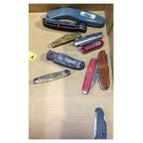 Pocket knives including Frost cutlery, grizzly,