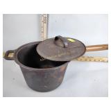 Cast iron pot with wood handle