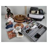 West Bend slow Cooker, pinapple jars (chipped and