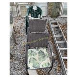 Patio chairs, 4 chairs total (2 plastic)