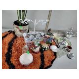 Faux palm tree, window blinds, rug, snowman