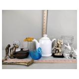 Ceramic teapot, ceramic bunny figurines, Al