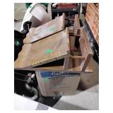 Urine kraft roll towls full case, (2) wood