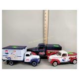 Diecast Pepsi-Cola delivery trucks including 1940