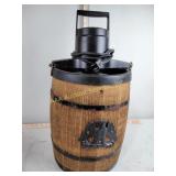 Vintage 4 quart ice cream freezer/maker