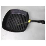 Palm cast-iron skillet