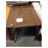 Drexel drop leaf dining table, has scuffs and