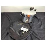 Manttra pressure cooker, cable bag, new