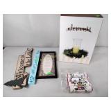 Berries and cones centerpiece, decor signs