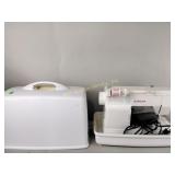 Sewing machine in case, working: tested. Singer