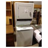 Maytag stackable washer and dryer, untested,