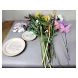 Collection manoir plates, artificial flowers,
