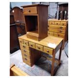 Knee hole desk, Some scratches , 36 x 18 x 31 and