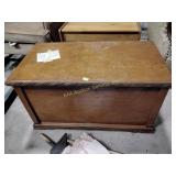 Wood chest, 35 x 19 x 19, wear, scratches