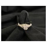 Ladies 18KW filigree diamond ring