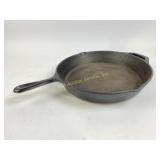 Lodge cast iron 12" skillet