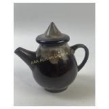 Tea pot with lid