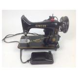 Singer sewing machine, powers on