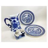 Blue & white ceramics incl. Blue Willow plates