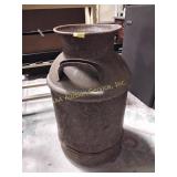 Milk can, rusted