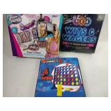 Board games, new with damaged boxes, Twistin wear