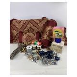 Decor pillows , miscellaneous household decor