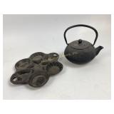 Cast iron teapot enamel lined with loose leaf t