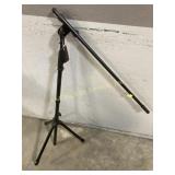 Musicians gear mic tripod