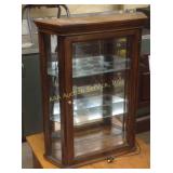 Small lit curio cabinet w/beveled glass. 29"h x