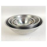 Metal mixing bowls (5)