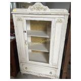 White display cabinet with glass front, worn,