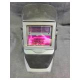 Auto darkening welding helmet