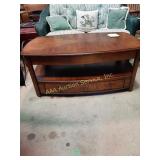 Wood coffee table. Extends to tv tray.