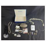 Vintage trinket box (hinge broken), costume