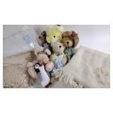 Vintage linens, plush bears incl. Boyd