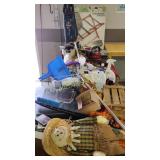 Hoover wind tunnel vacuum, 40