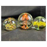 Art glass round paperweights