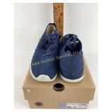 UGG Red lights white with navy size 8 shoe new i