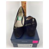 Cole Haan Claudine pump style size 8 black suede