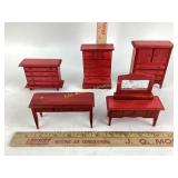 Red dollhouse furniture 5 pieces. Greenbrier