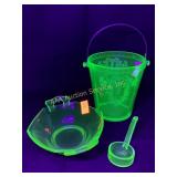 Uranium glass bowl with spoon, Vaseline Christmas