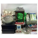 Pyrex clear mixing bowls with flowers. Queen