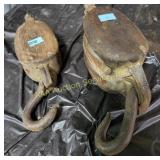 Wooden pulleys with hooks