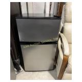 Criterion mini fridge - 2 doors - powers on