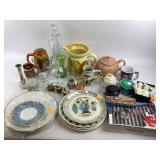 Costume jewelry sets: coral and gold necklace and