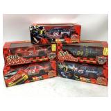 NASCAR: #21 Michael Waltrip, #6 Mark Martin.