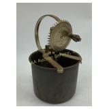 Full vision beater with metal base and gear mechan