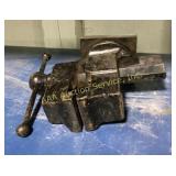Heavy-duty cast iron bench vise