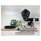 Costume jewelry necklaces, pins, bracelets incl.